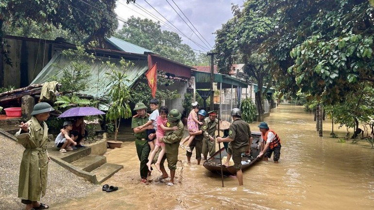 Huy động tối đa lực lượng, phương tiện ứng phó hậu quả bão số 10