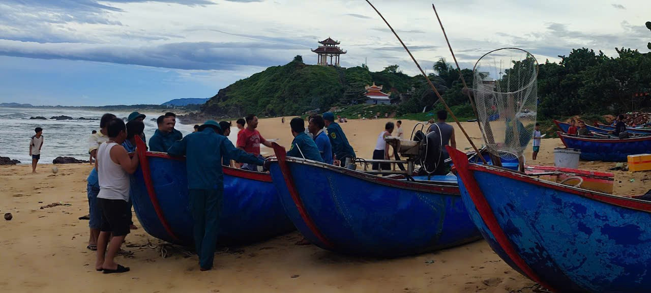 Khẩn trương tìm tàu cá Gia Lai có 8 người bị mất liên lạc ngoài khơi