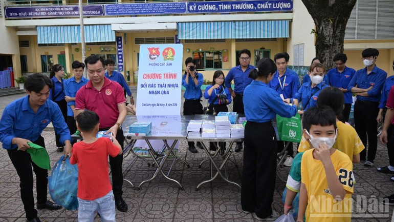 Tuổi trẻ Đồng Tháp góp sức xây dựng quê hương sáng-xanh-sạch-đẹp