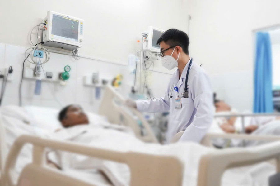 Lội ruộng, người đàn ông bị vi khuẩn ‘ăn thịt người’ tấn công