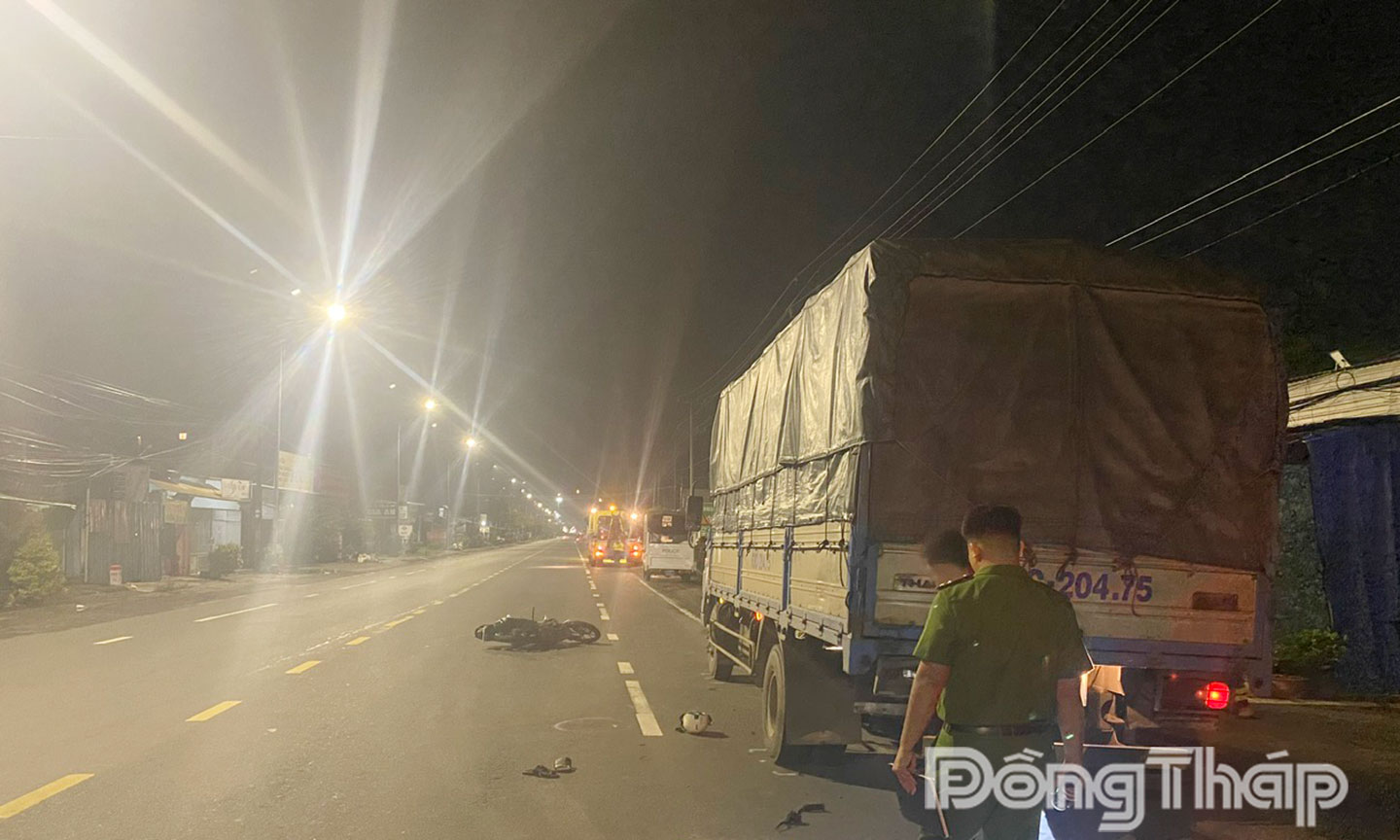 Đồng Tháp: Nam thanh niên tuvong sau va chạm với xe tải trên QL50