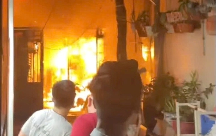 Mâu thuẫn với bố, con trai nghi dùng xăng phóng hỏa nhà 2 tầng