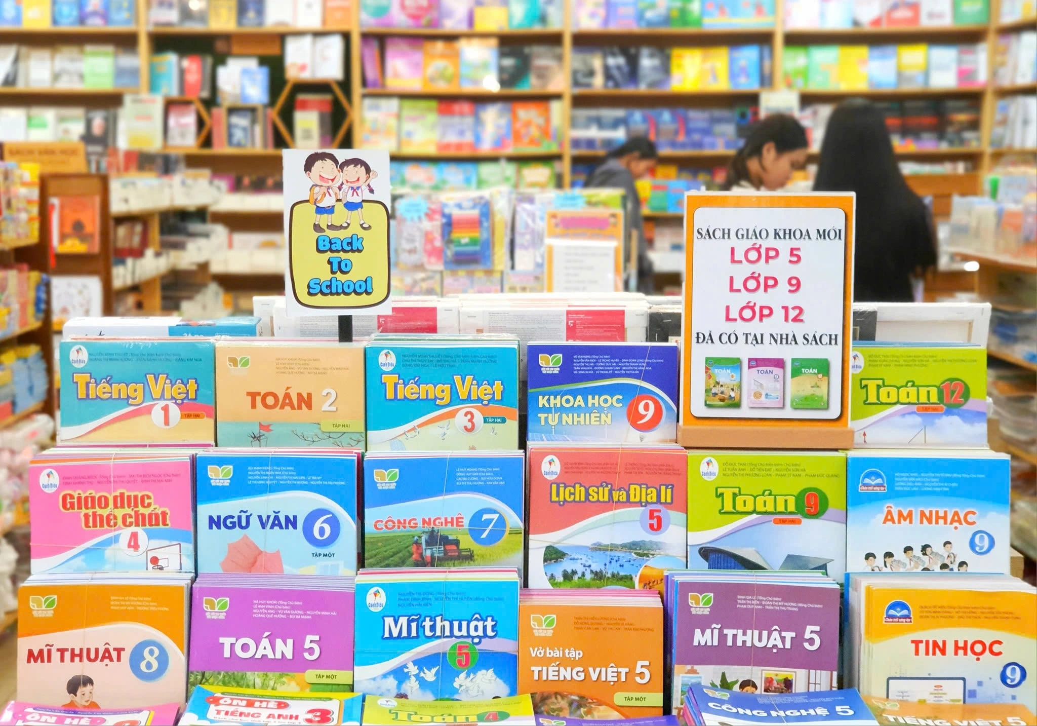 Chính phủ thống nhất thực hiện một bộ sách giáo khoa từ 2026 – 2027