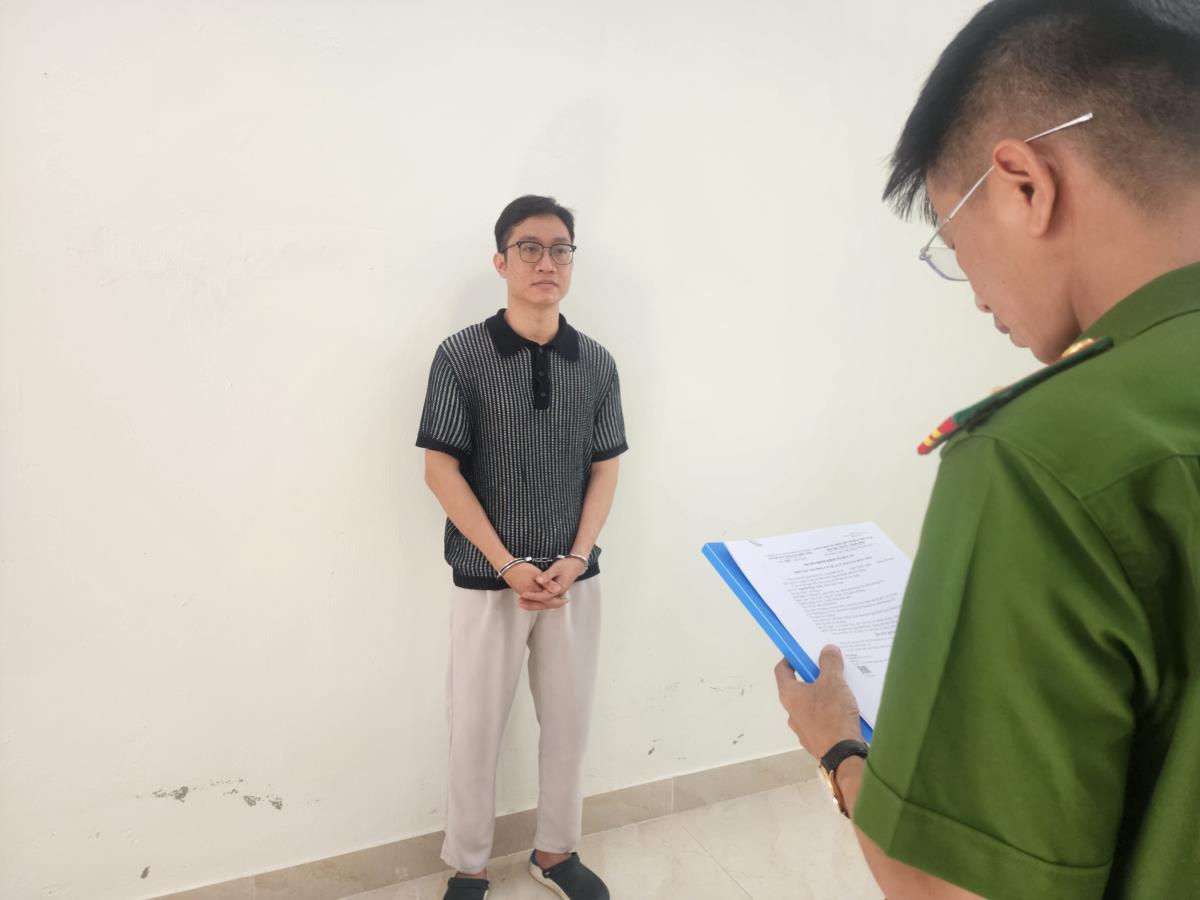 Bắt thanh niên dùng ảnh khỏa thân ép cưỡng dâm người yêu cũ