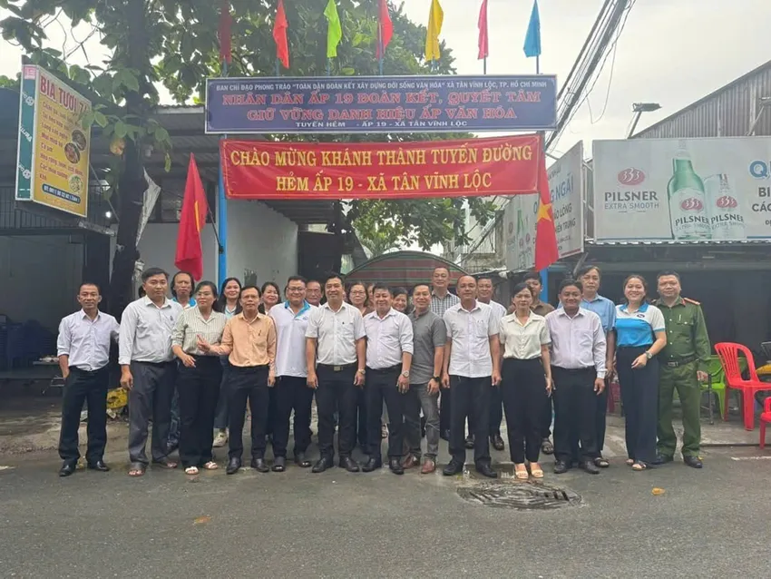 Tổ 16, ấp 19 xã Tân Vĩnh Lộc hân hoan trong ngày khánh thành bê tông hóa tuyến hẻm