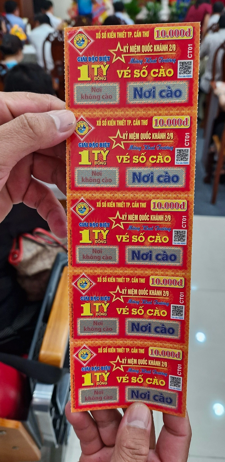 Vé số cào biết kết quả ngay trúng đến 1 tỉ đồng