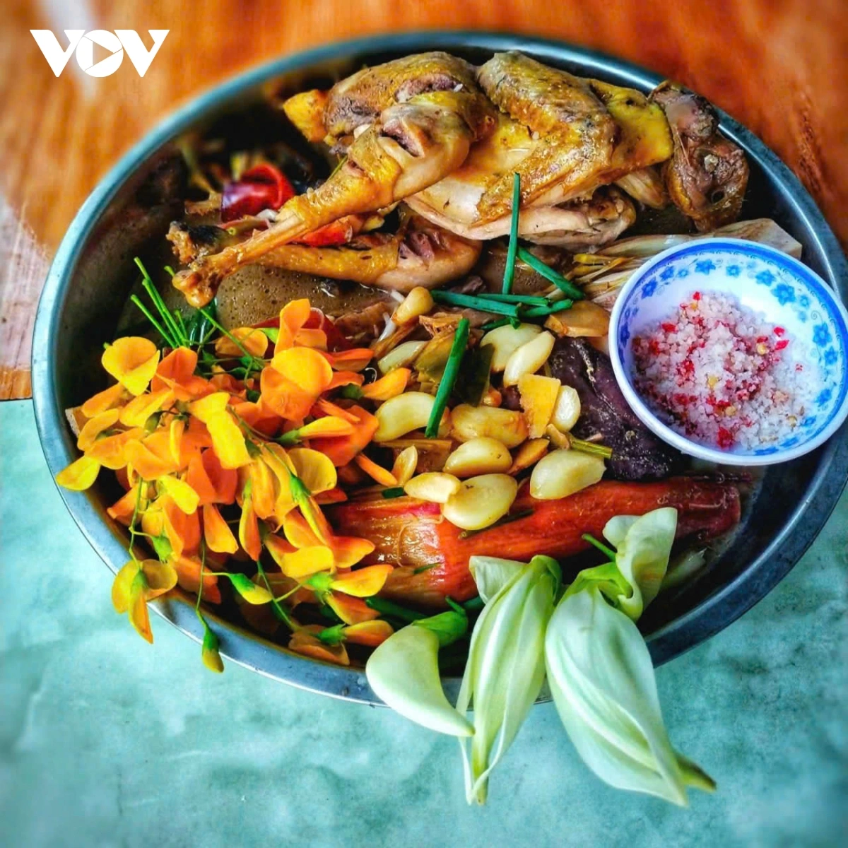 Bông điên điển sắc vàng hồn quê giữa mùa nước nổi miền Tây