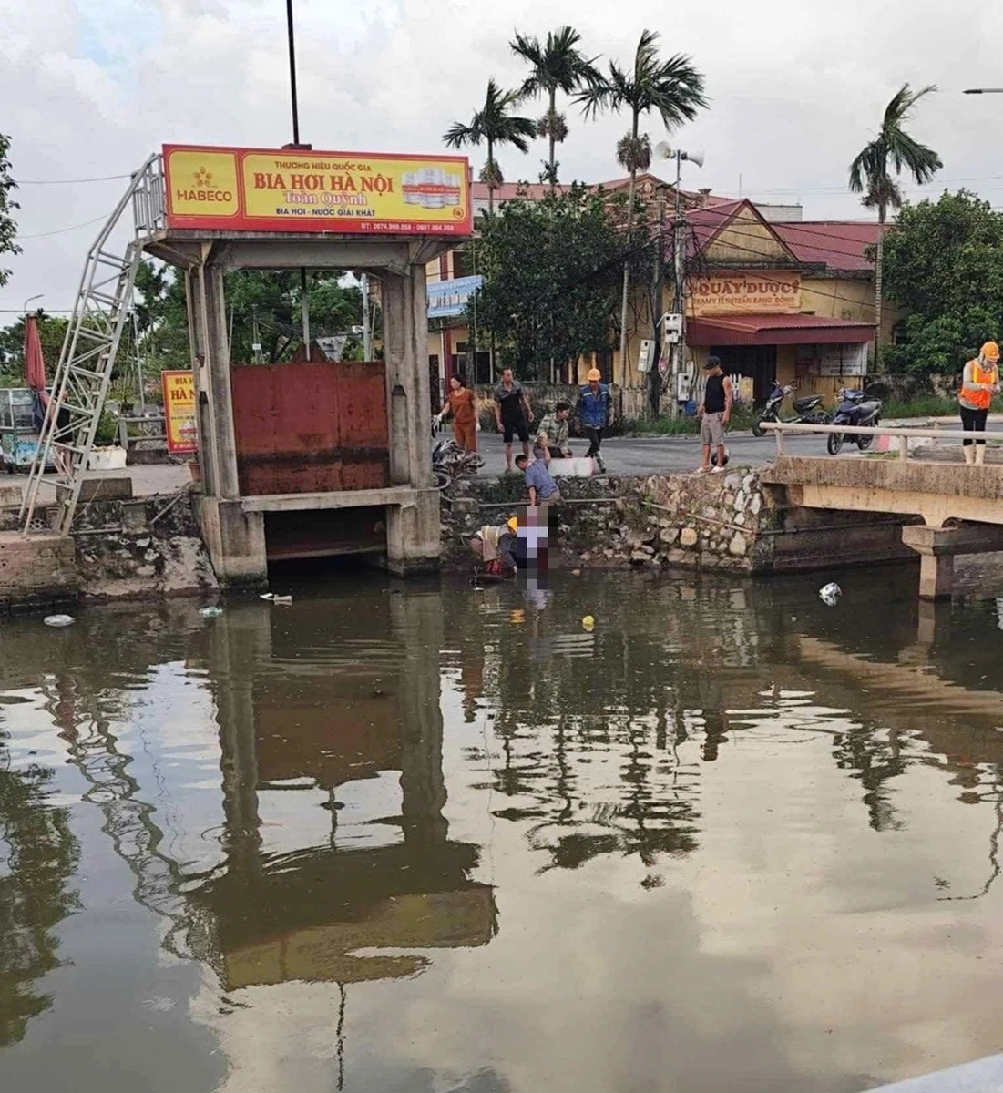 2 xe máy va chạm khi qua cầu khiến một phụ nữ tuvong tại xã Rạng Đông, Ninh Bình