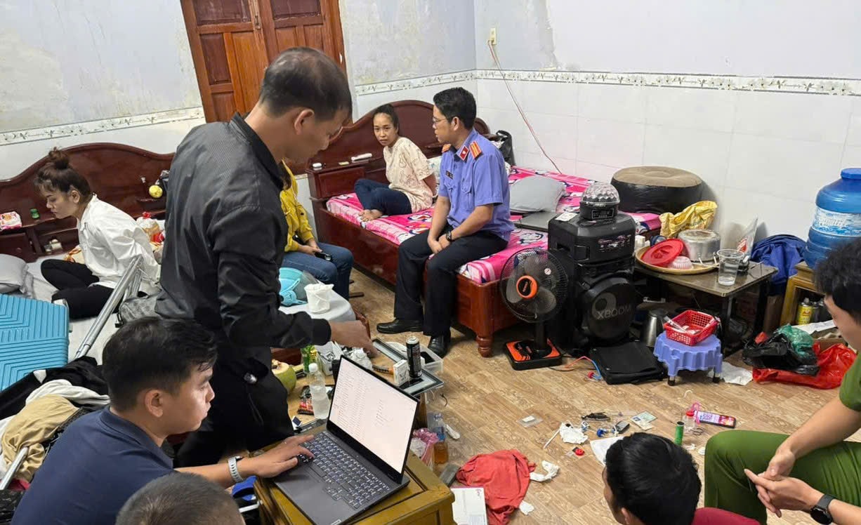 Bắt quả tang 3 đối tượng tàng trữ, sử dụng trái phép ma túy