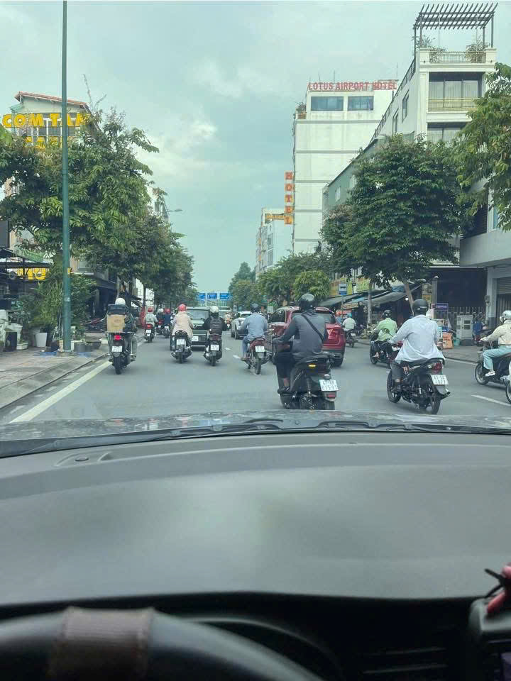 Thương tâm sáng nay gần Công Viên Lê Văn Tám, ngay Võ Thị Sáu không biết và chạm như nào