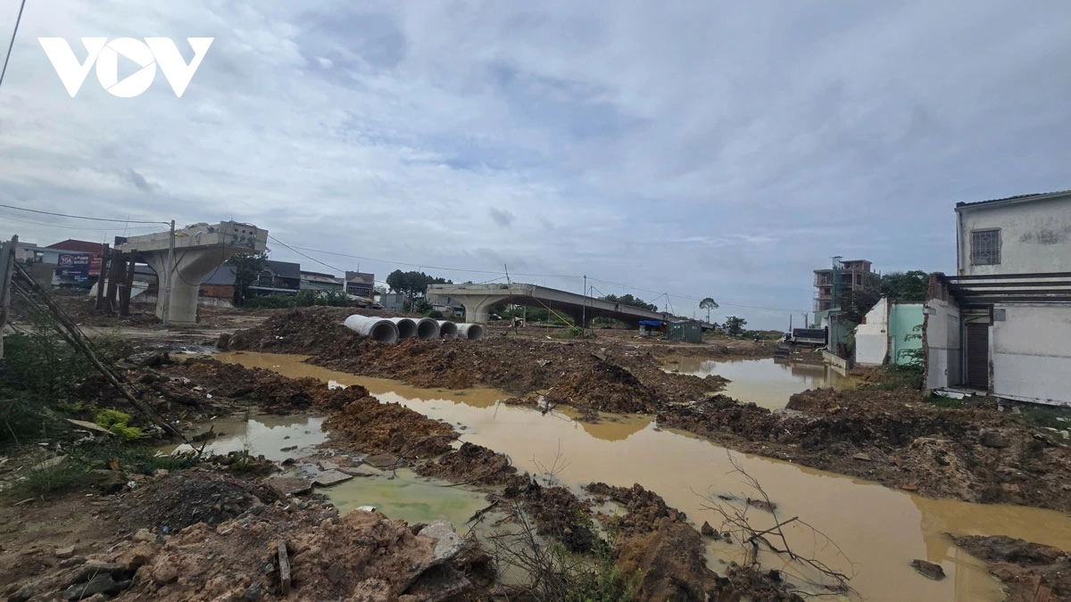 Thi đua “100 ngày đêm đẩy nhanh tiến độ” dự án Vành đai 3