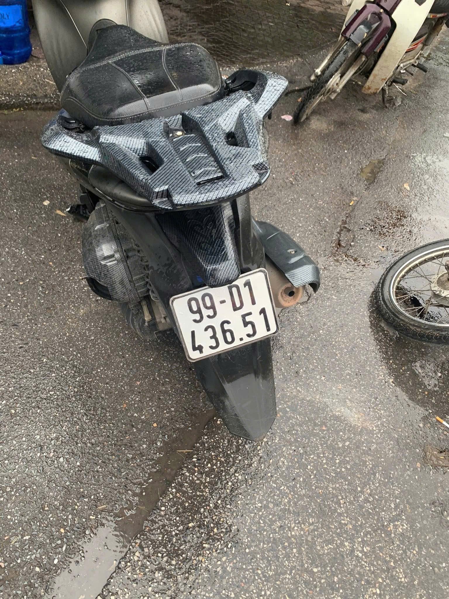 Tìm người nhà nạn nhân tại ngã tư Chợ hoa quả Ấp Đồn