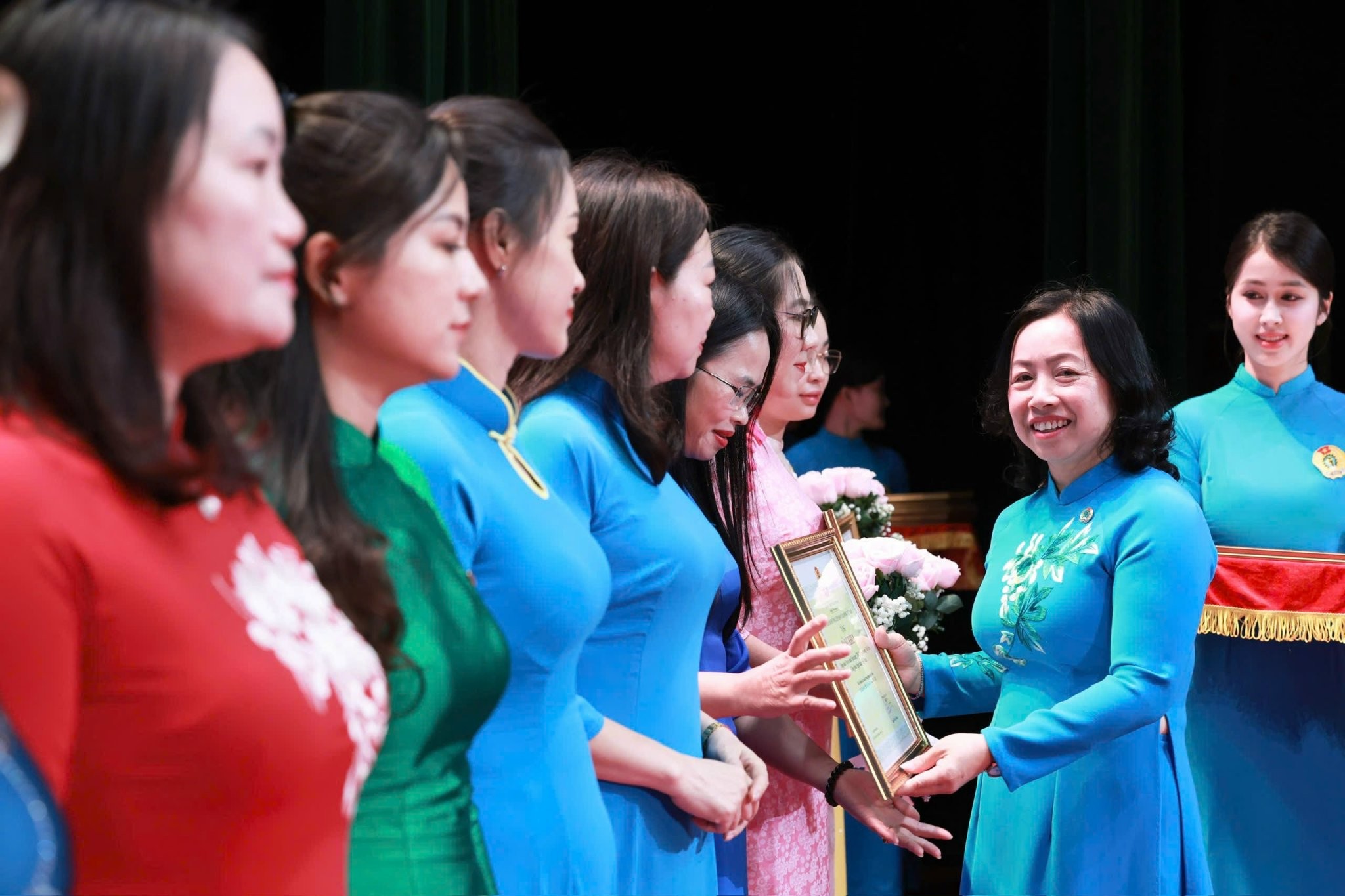 Tự hào nữ cán bộ công đoàn Thanh Hoá “Giỏi việc nước, đảm việc nhà”