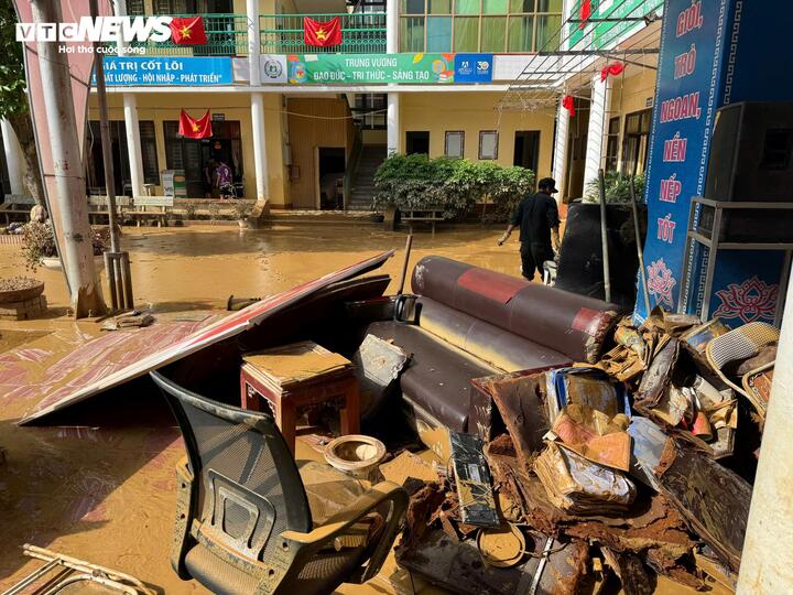 Xót xa hình ảnh trường học ở Thái Nguyên tan hoang sau bão lũ