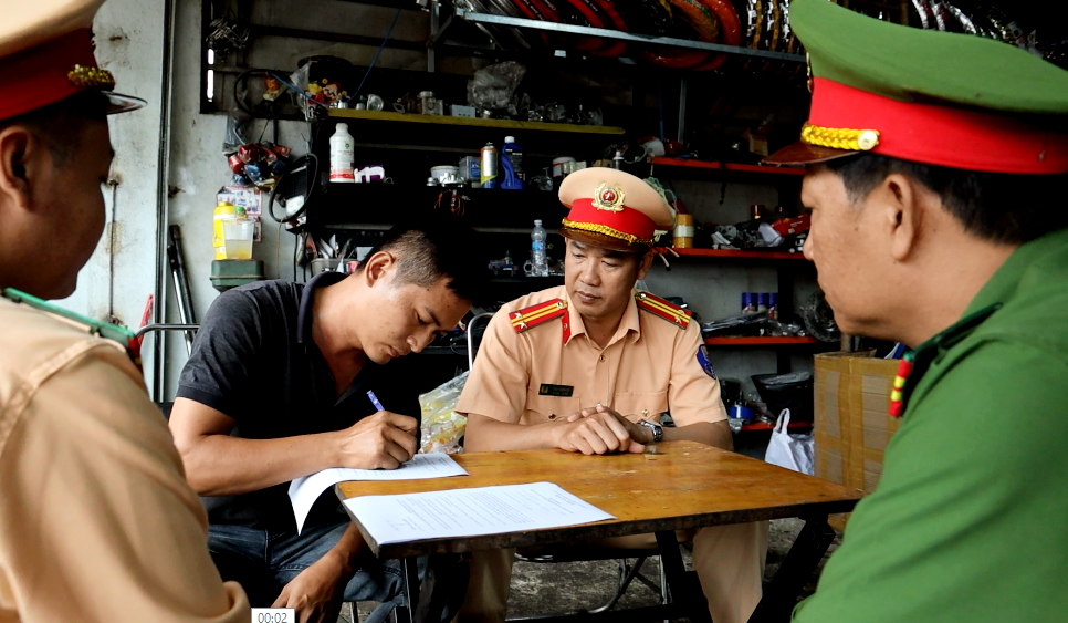 Nhiều biện pháp ngăn ngừa và phòng chống nạn “độ xe” và sử dụng hung khí gây án