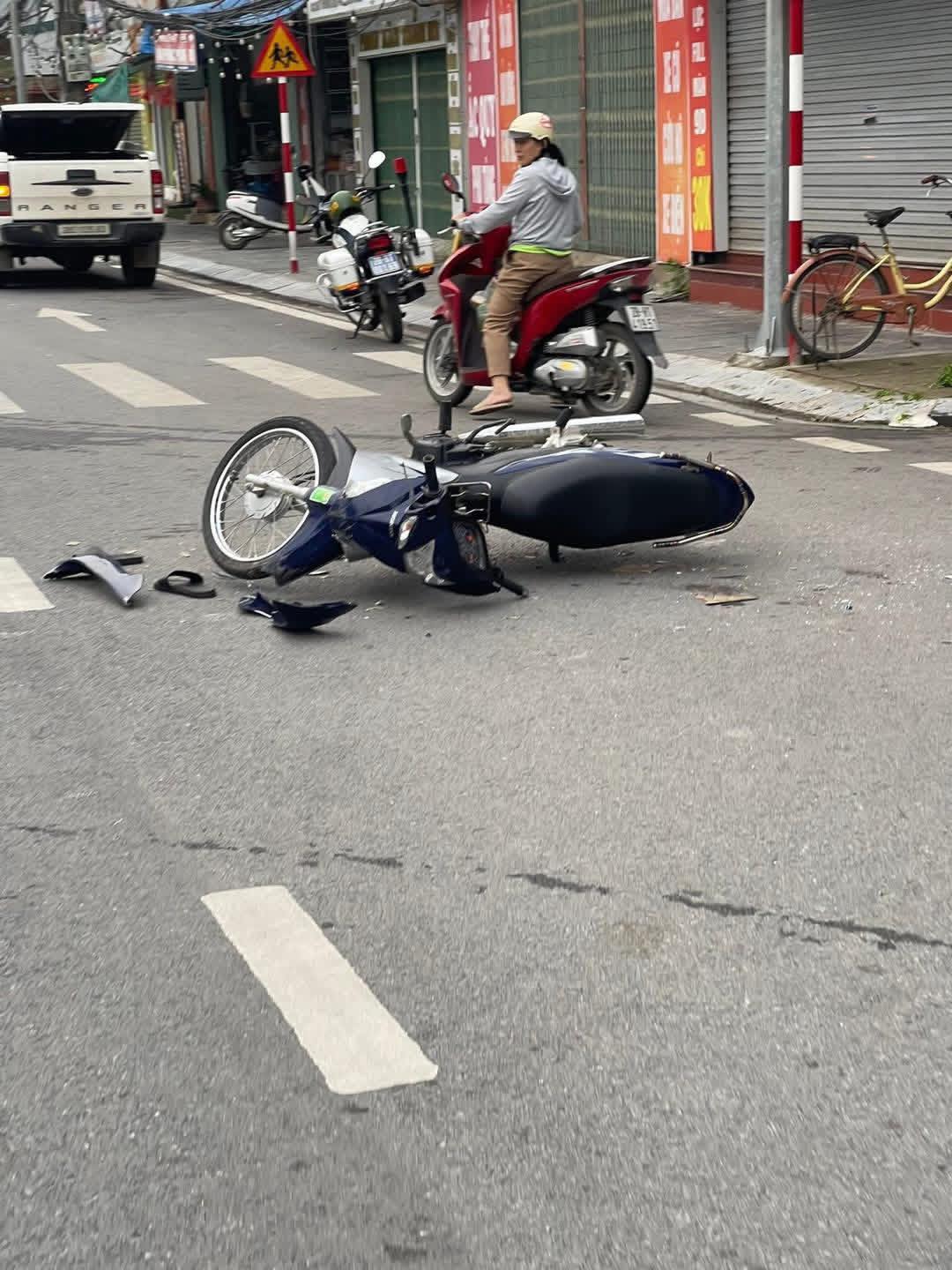 Camera ghi lại cảnh tai nạn sáng sớm nay gần trường công nghiệp