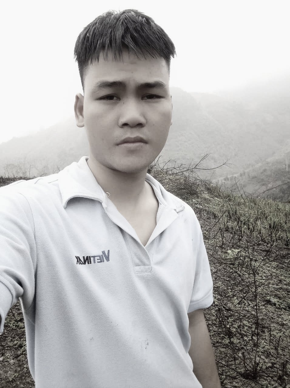 Chuyến xe tình người lặng lẽ lăn bánh, đưa em trở về với núi rừng nơi em sinh ra