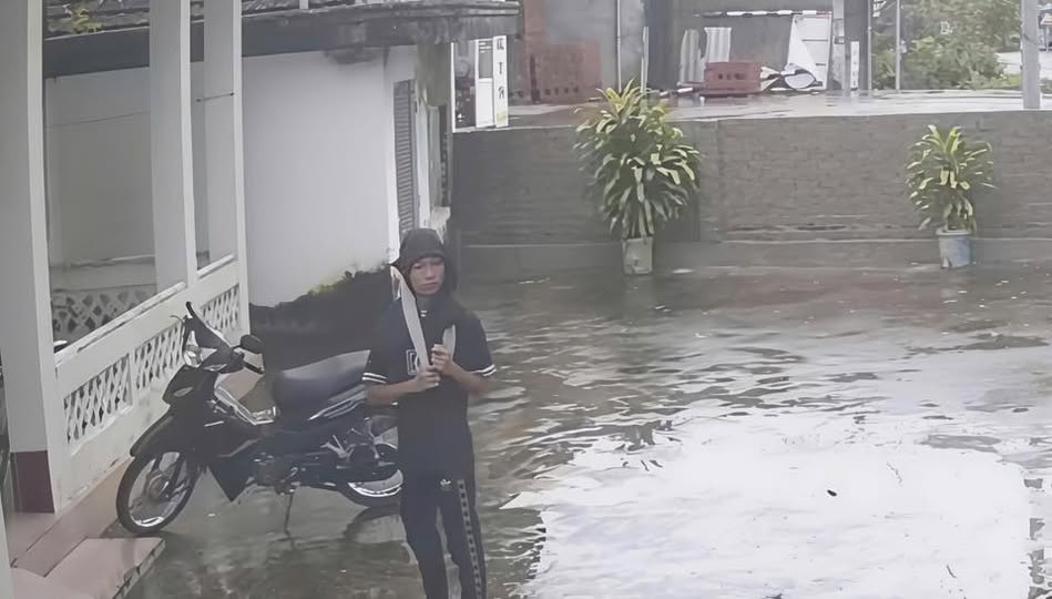 Móng Cái: Boy phố lần đầu đi luộc xe, thao tác thành thục khiến người xem đến đau cả bụng =))