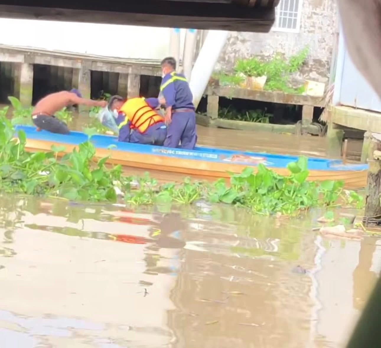 Không có phép màu nào xảy ra… Đã tìm thấy bé trai 4 tháng tuổi ở kênh Xẻo Rô, tỉnh An Giang