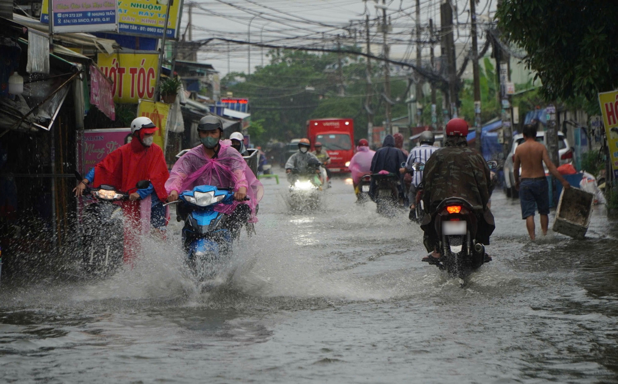Sáng nay TP.HCM và Nam Bộ đầy mây, dự báo mưa lớn 250-300mm từ nay đến 29-10