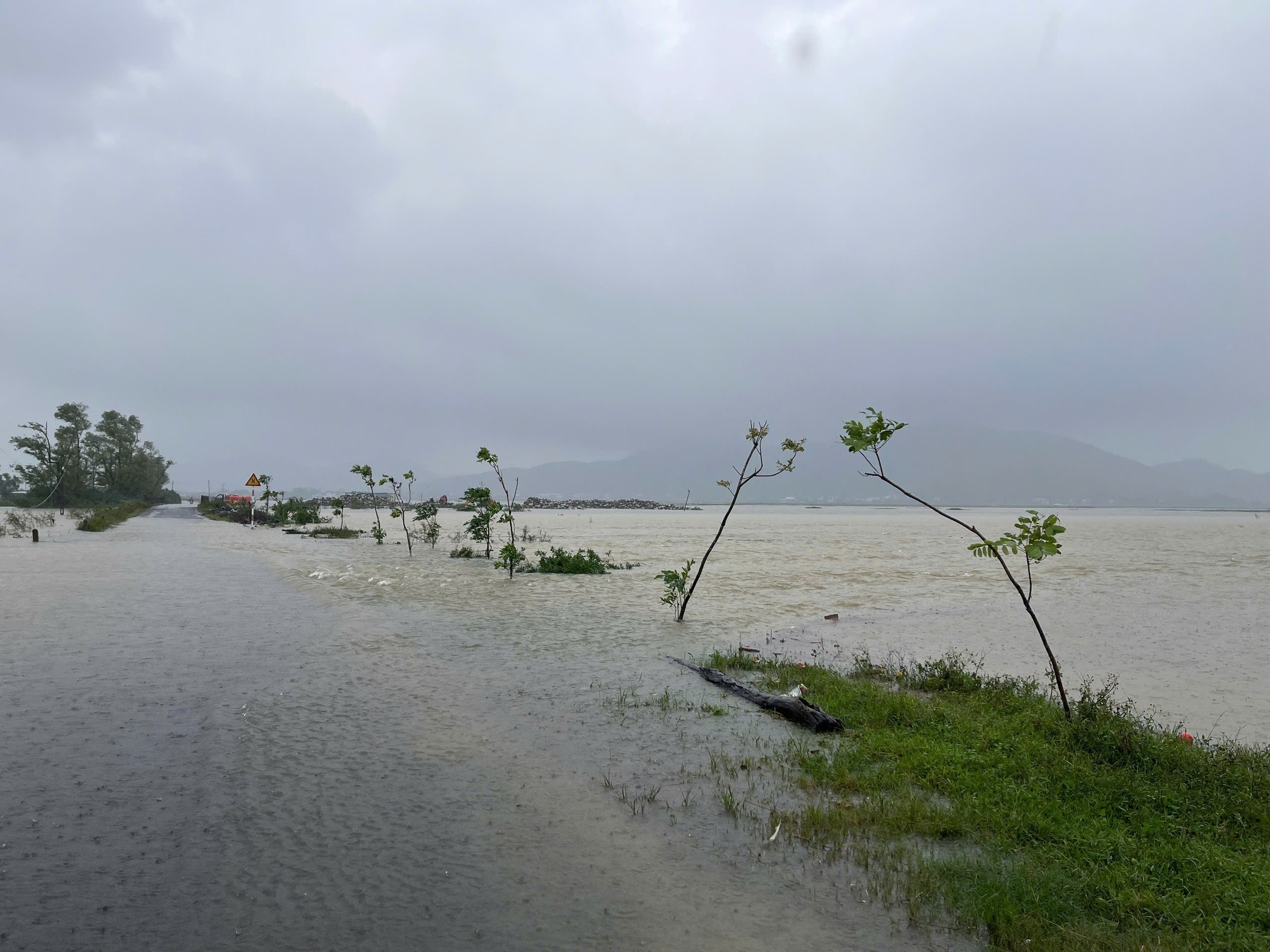 Sắp xuất hiện 1 đợt lũ mới trên các sông từ Nghệ An đến Quảng Trị