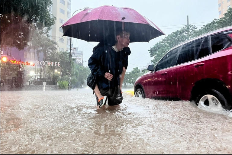 Phụ huynh bức xúc vì ‘ngành giáo dục Hà Nội phản ứng chậm chạp’