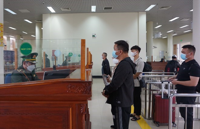 Gần 6 triệu lượt người xuất nhập cảnh qua các cửa khẩu, lối mở ở Quảng Ninh