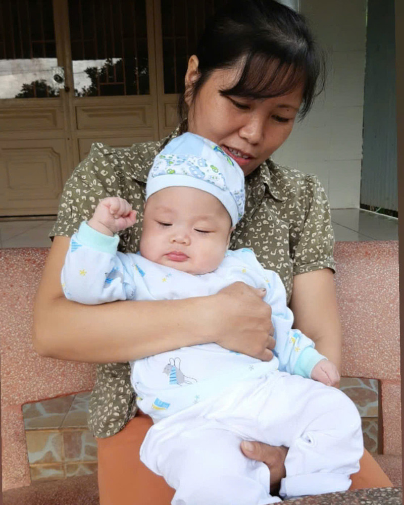 Mẹ kế đi mót lúa nuôi 2 con chồng khôn lớn và cái kết khiến ai cũng rưng rưng