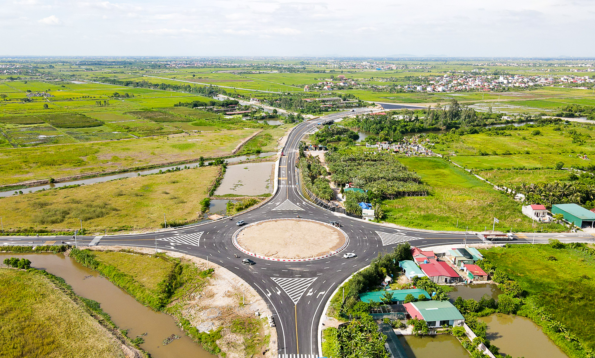 Người dân Hưng Yên phấn khởi trong ngày thông xe tuyến đường bộ ven biển