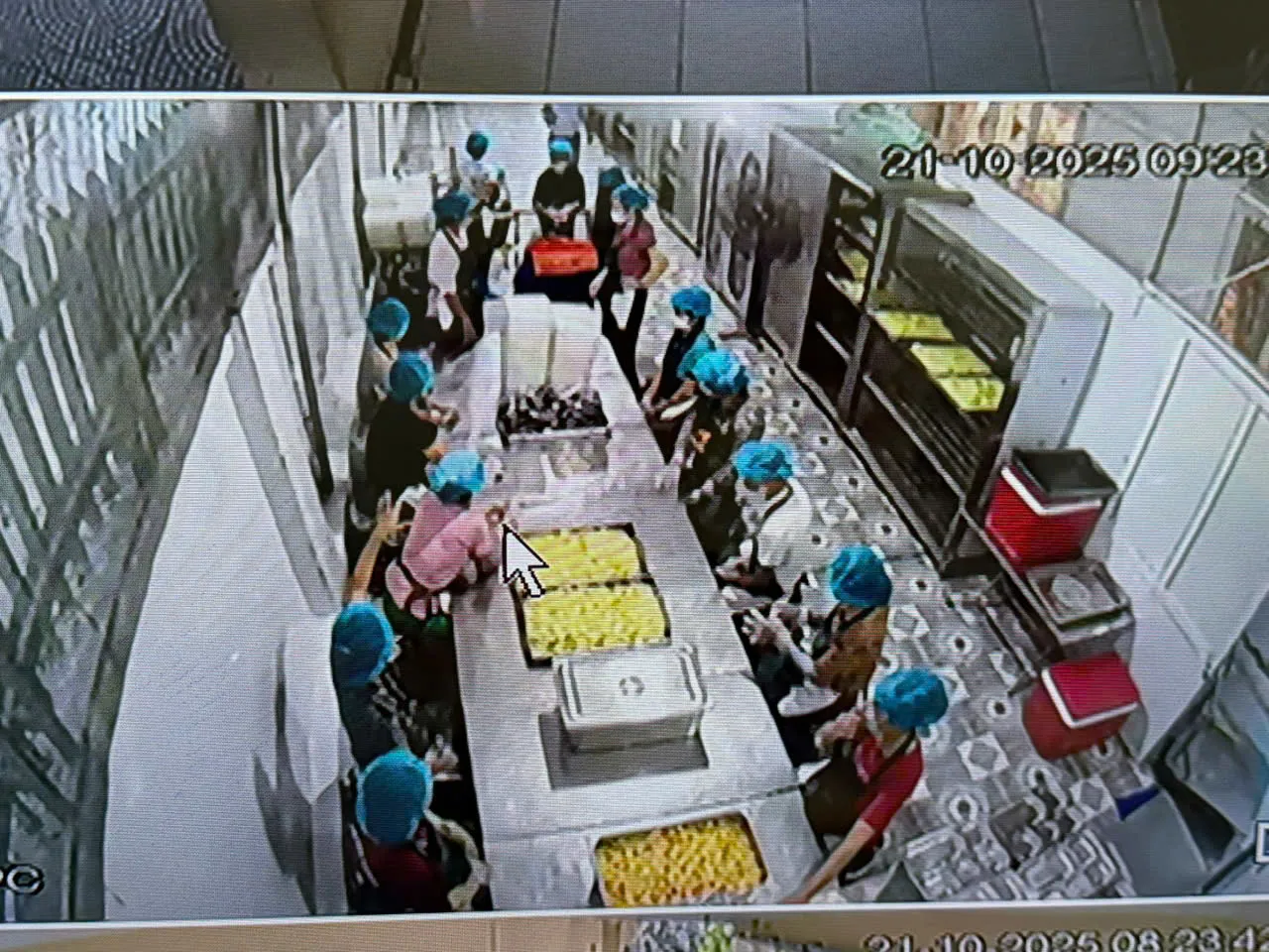 Hà Nội: 93,7% học sinh trường Tiểu học Cự Khê ăn bán trú trở lại