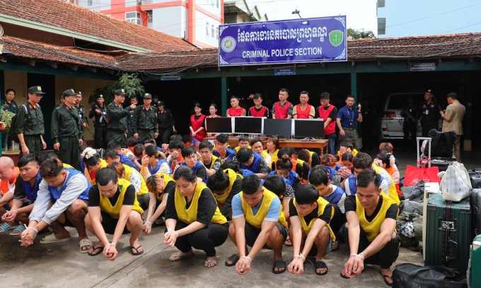 Công an Việt Nam đột kích ‘ổ’ lừa đảo ở Campuchia, bắt 59 người