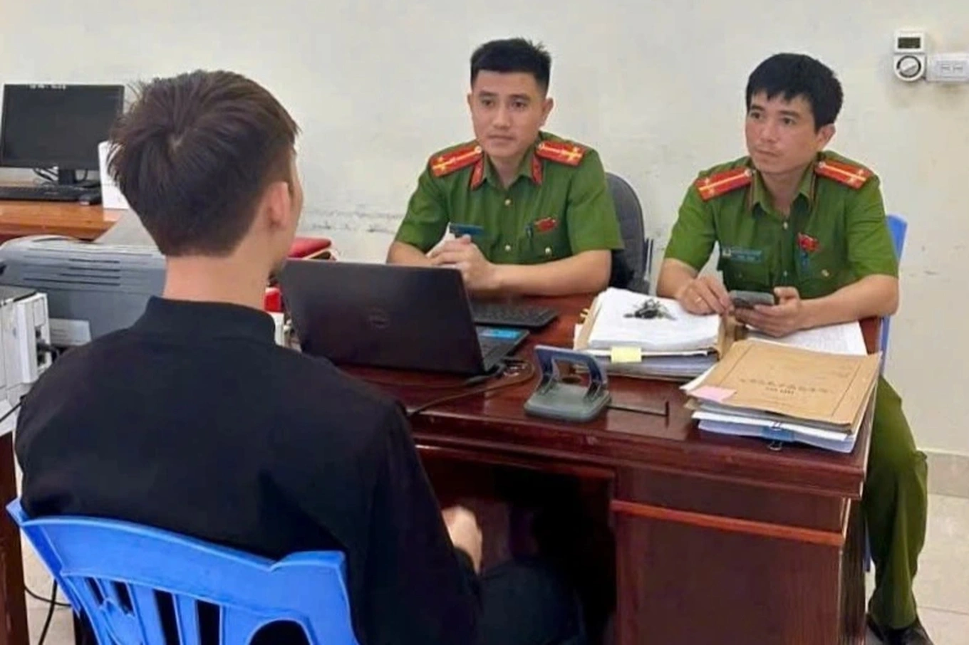 Em trai mất liên lạc, chị gái nhận tin nhắn dọa giết