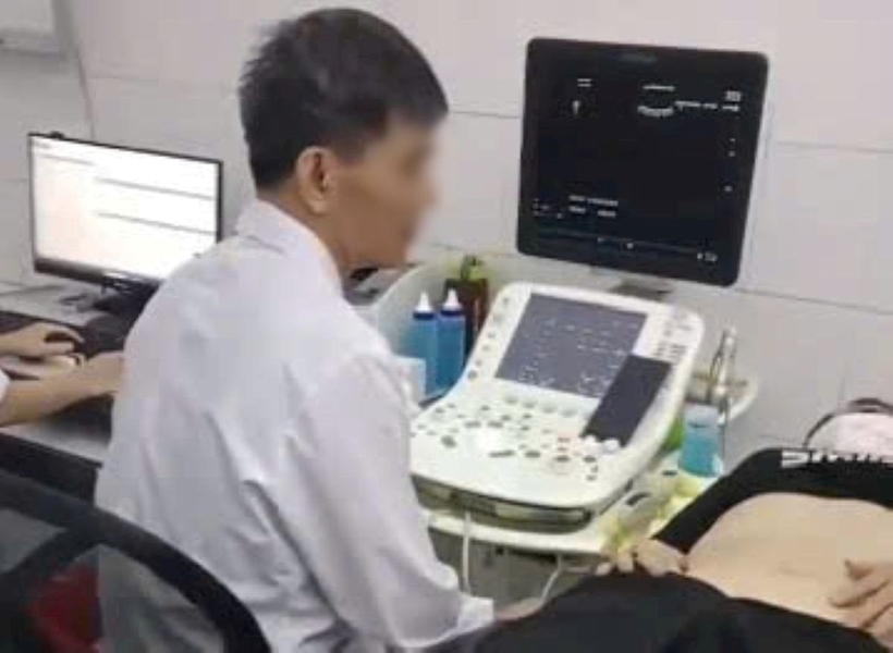 Vụ bác sĩ bị tố vừa xem bóng đá vừa siêu âm ở Thanh Hóa: Bệnh viện báo cáo gì?