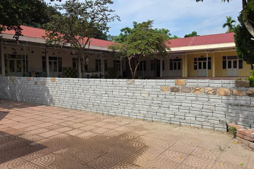 Vụ xây tường rào giữa sân trường ở Thanh Hóa: Người dân đã tự nguyện tháo dỡ