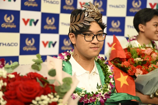 Thi đấu xuất sắc, về đích hoàn hảo, nam sinh Hà Nội trở thành Quán quân Olympia 2025!