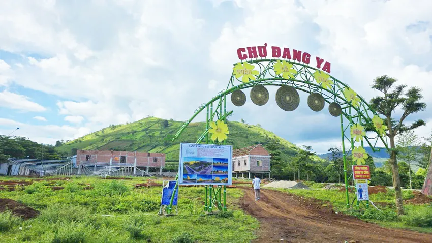 Gia Lai yêu cầu tháo dỡ nhà rông đang xây ở núi lửa Chư Đang Ya