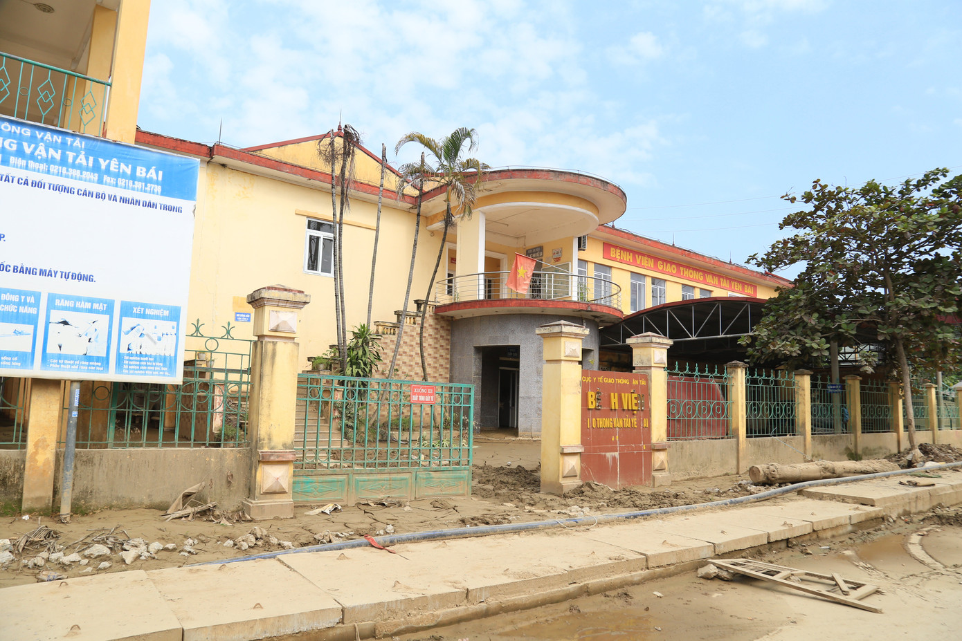 Vụ bệnh viện công ở Lào Cai 4 năm không có lương: Bộ trưởng Xây dựng có văn bản gửi Bí thư Tỉnh ủy Lào Cai