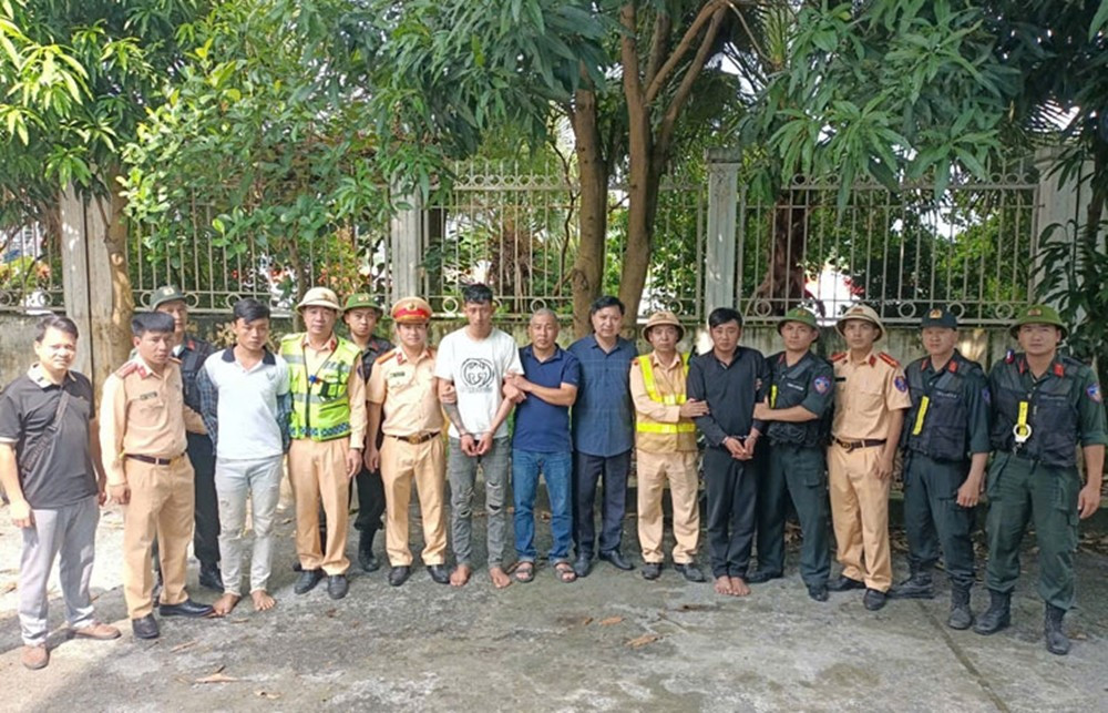 Bắt giữ 3 nghi phạm cố ý gây thương tích đang ngồi xe khách bỏ trốn