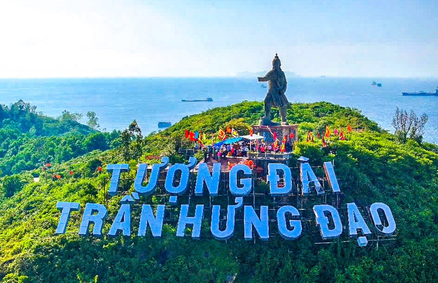 Trang nghiêm Lễ rước giác linh Đức Thánh Trần