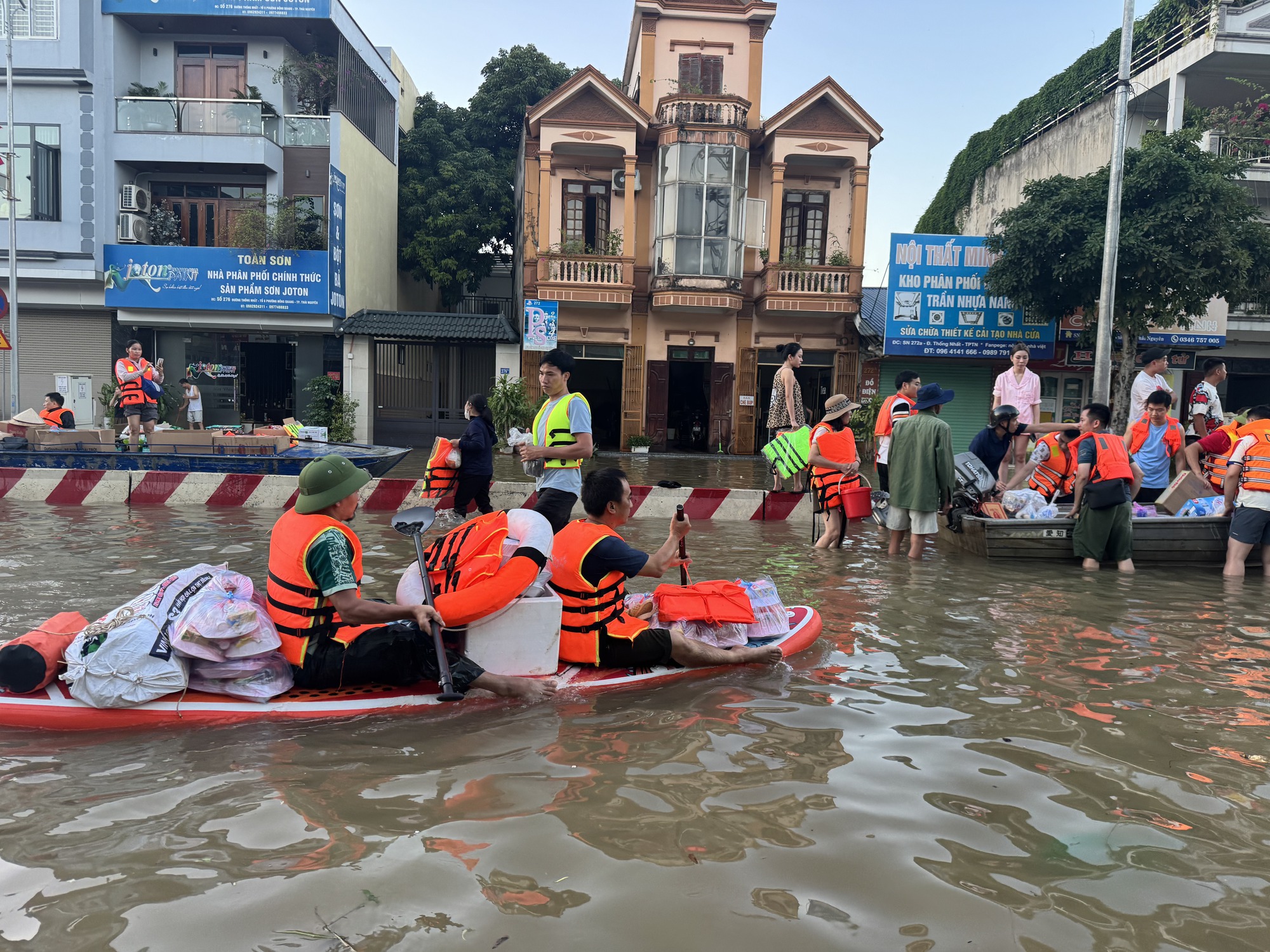 Thái Nguyên và những giọt nước mắt trong lũ dữ: “Con cháu tôi 3 ngày nay không có cơm”