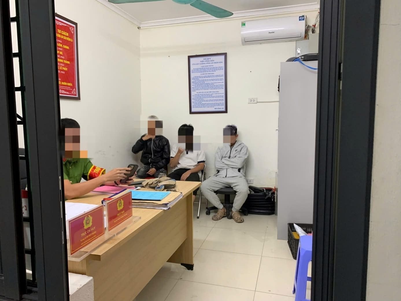 Nhóm thanh niên cầm hung khí truy đuổi nhau trên phố