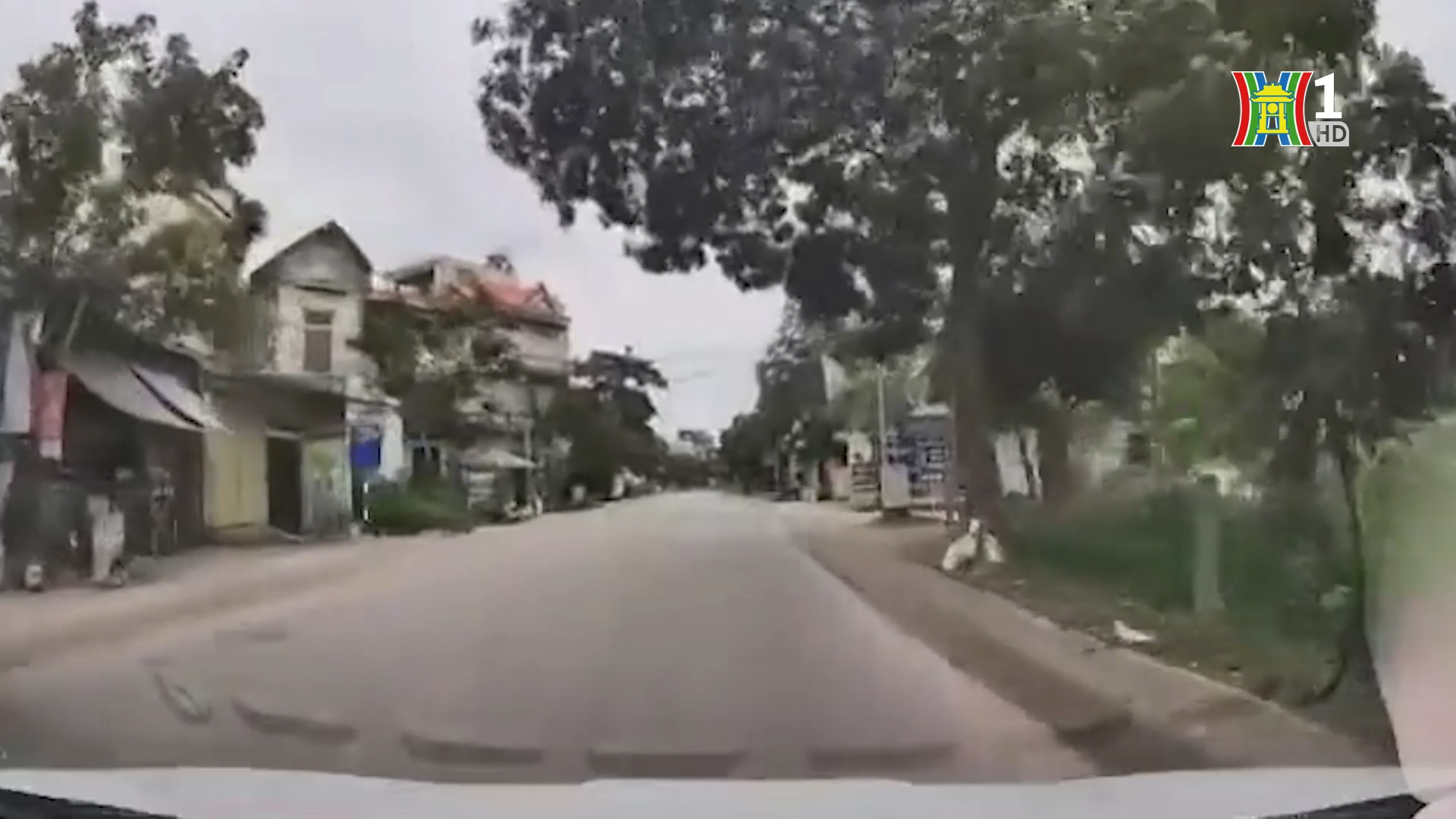 Ô tô vượt ẩu gây tai nạn giao thông