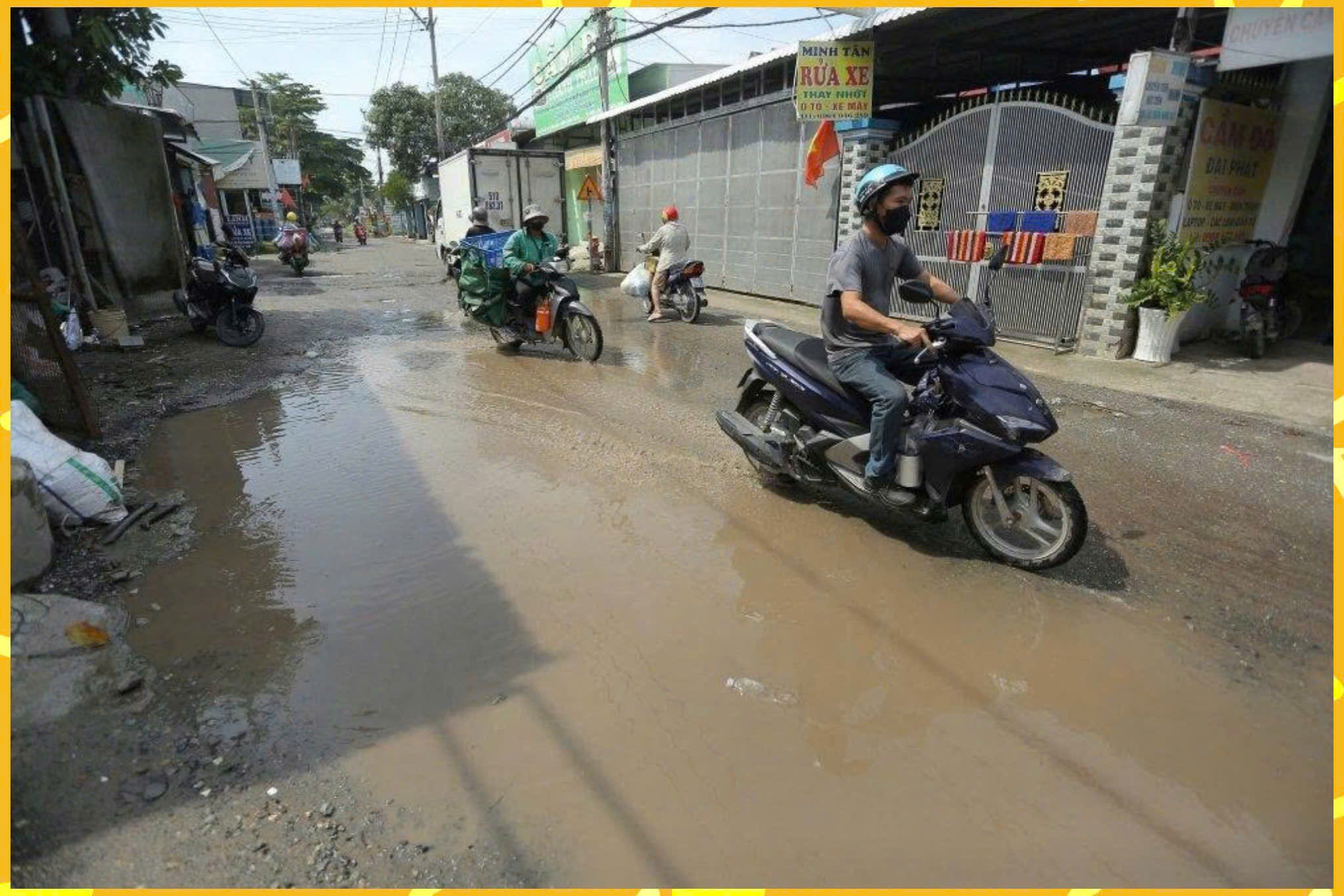 Cận cảnh con đường xuống cấp trầm trọng ở TPHCM, chi chít ổ voi, dân khổ sở di chuyển