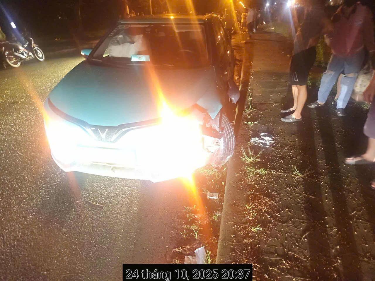 Đối diện chung cư Idico ngay lúc này, vừa xảy ra TN khiến nạn nhân bị thương khá nặng