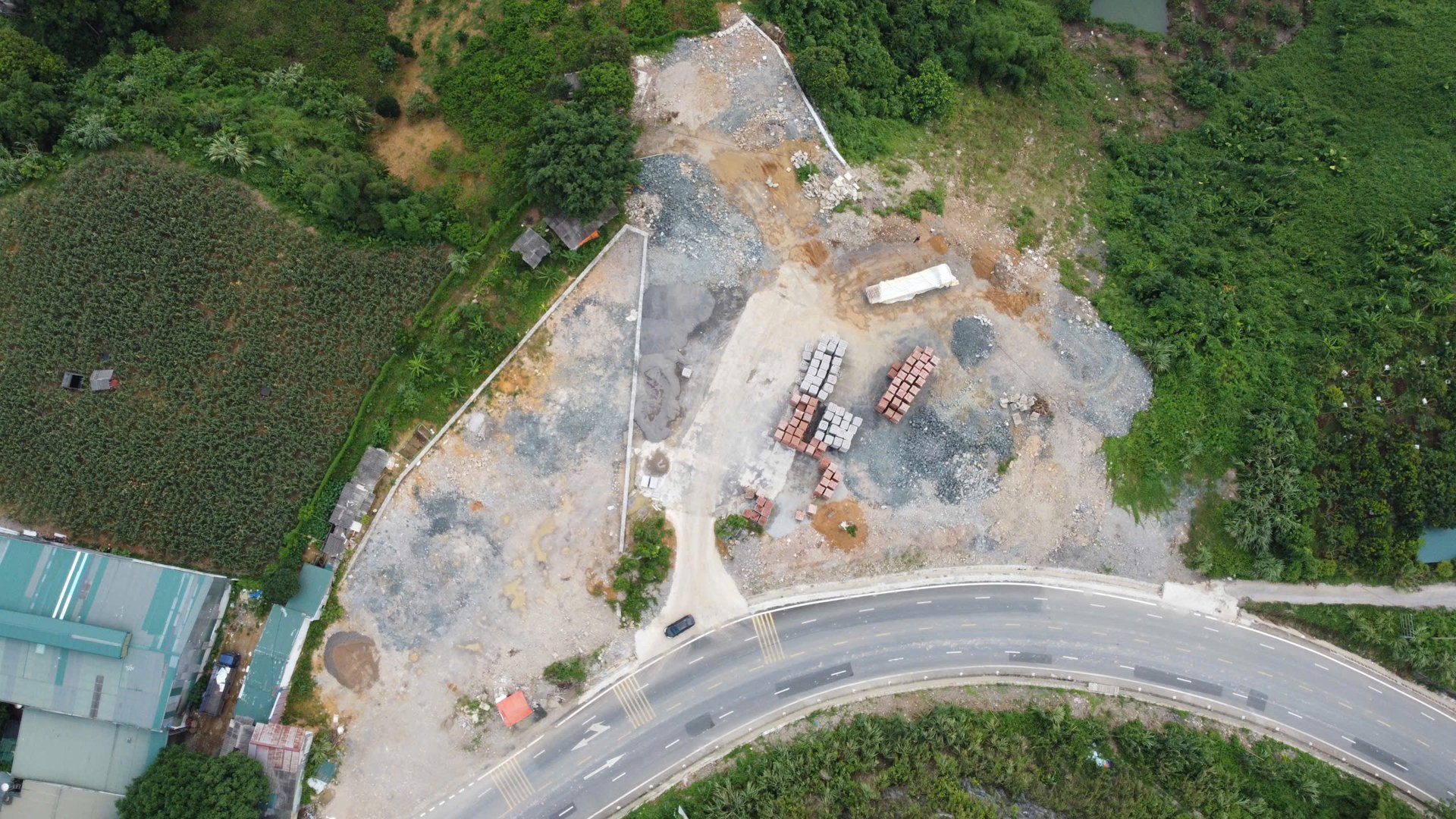 Cao Phong (Phú Thọ): Buộc tháo dỡ bãi tập kết vật liệu trái phép trên đất nông nghiệp trong thời hạn 5 ngày