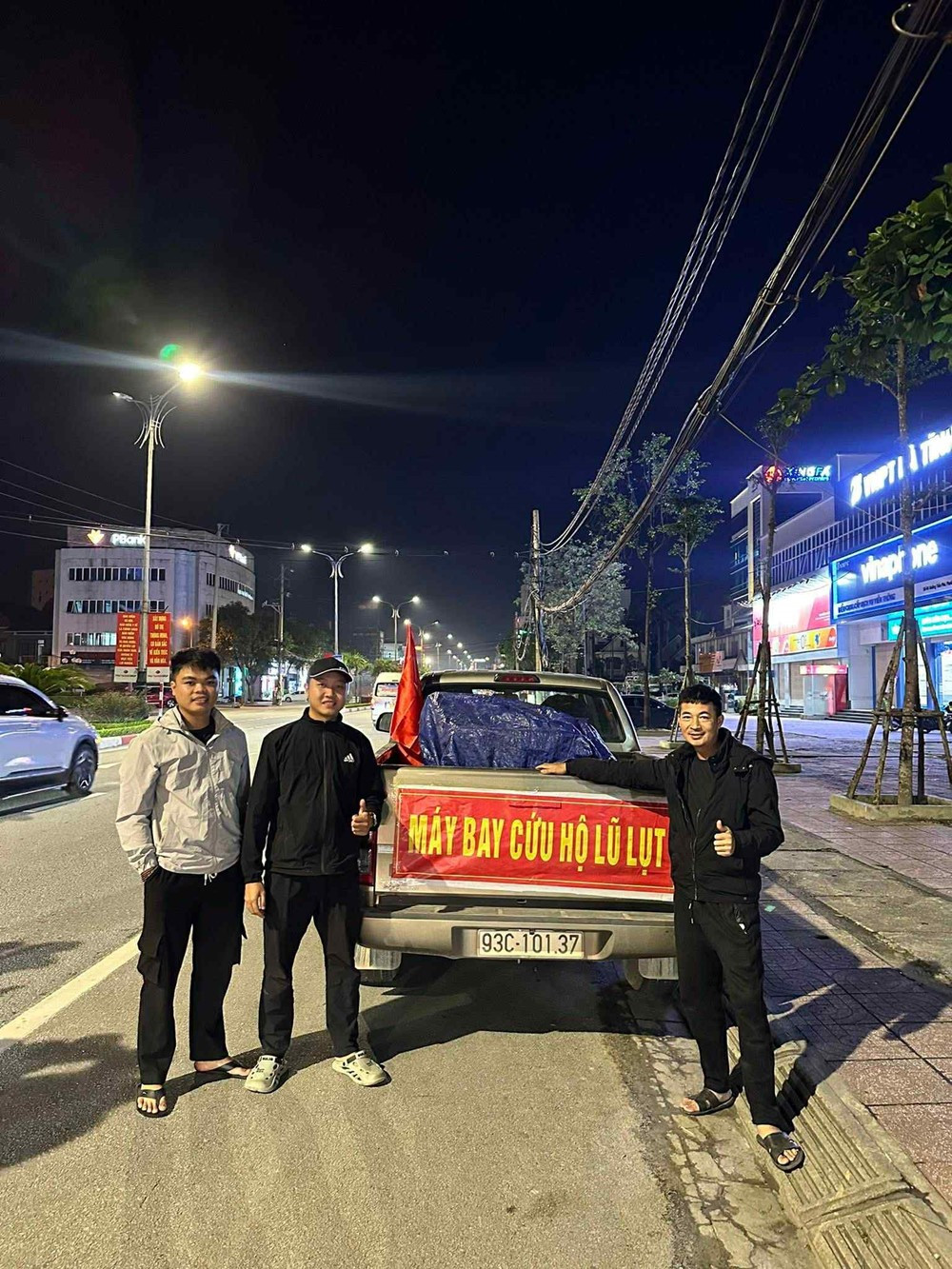 Chân dung chàng trai SN 2006 đi hàng trăm cây số, mang drone từ Nghệ An vào Phú Yên cứu trợ