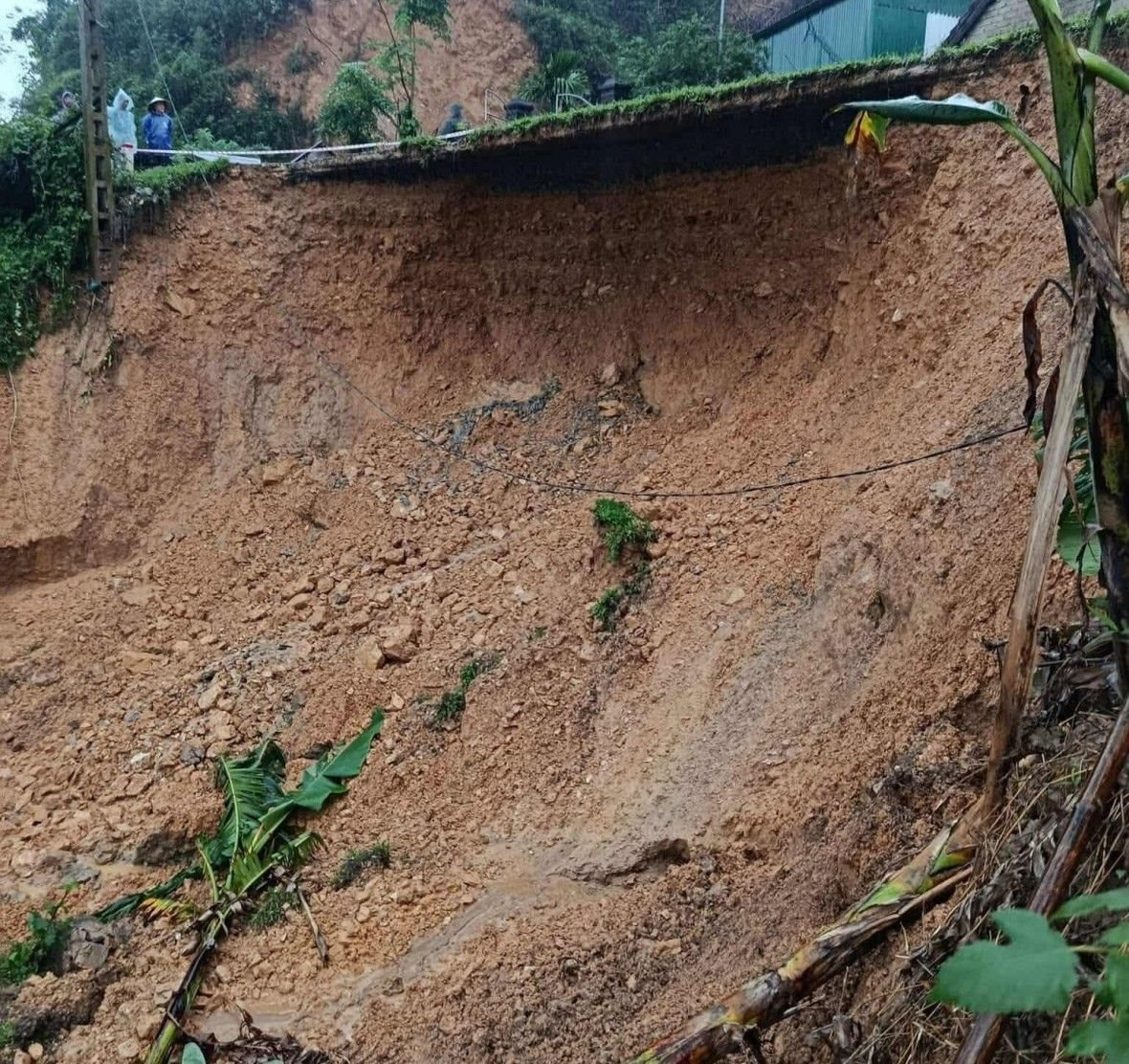 Quốc lộ 46C sạt lở nghiêm trọng do mưa lớn kéo dài
