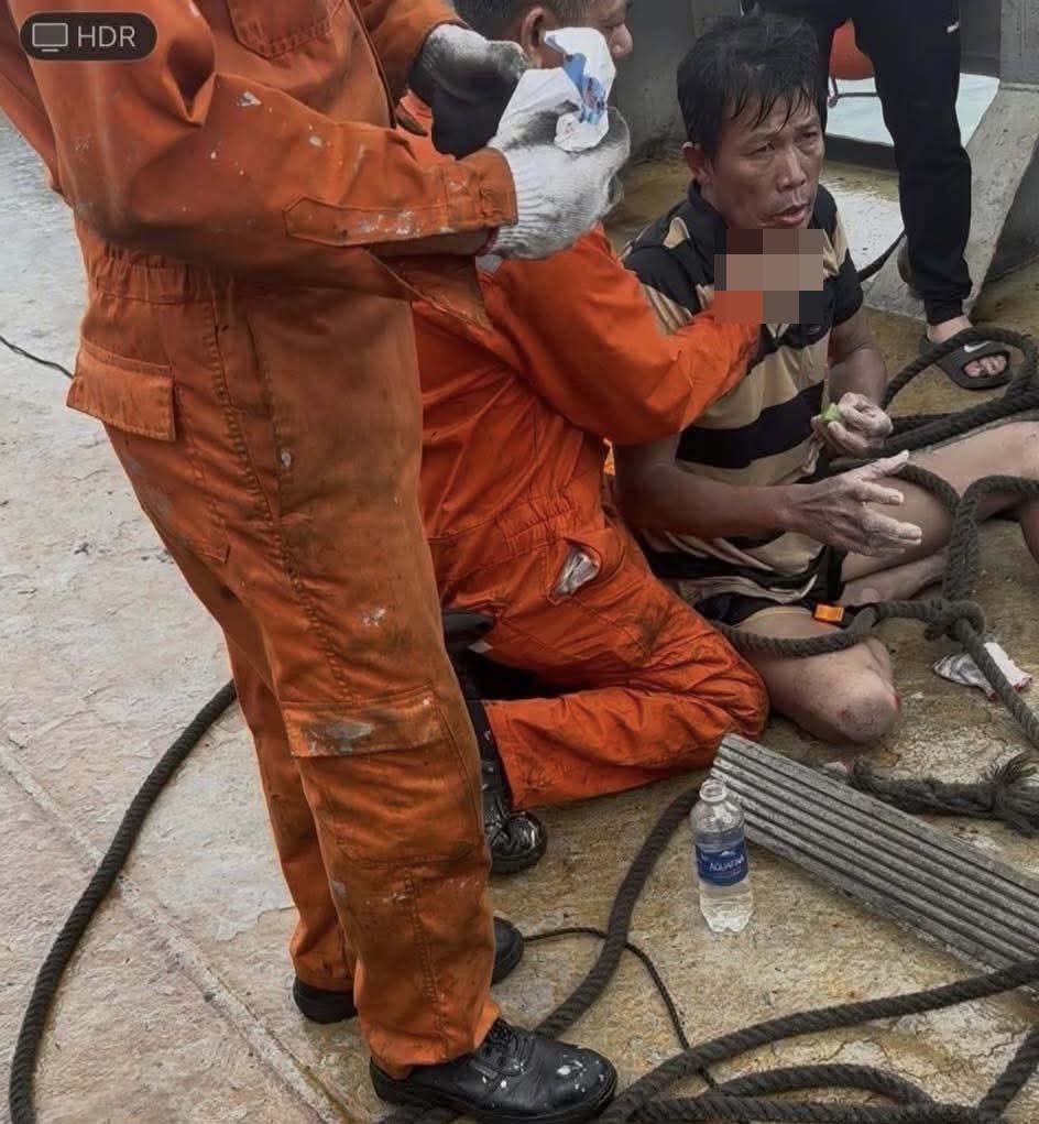 Sau hai ngày mất tích giữa biển, 1 trong 3 người ở Lý Sơn được cứu sống kỳ diệu