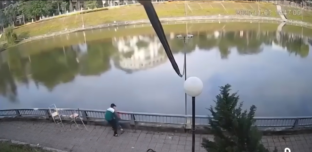 Thông tin sốc về nam sinh lớp 8 đánh rồi hất bạn xuống hồ nước, cập nhật tình hình nạn nhân