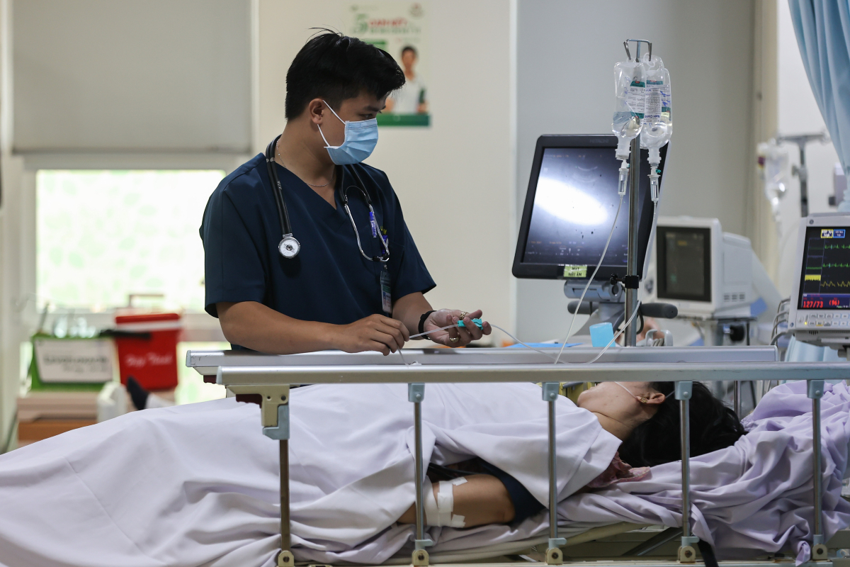 Số người ngộ độc sau ăn bánh mì ở TP HCM hơn 200